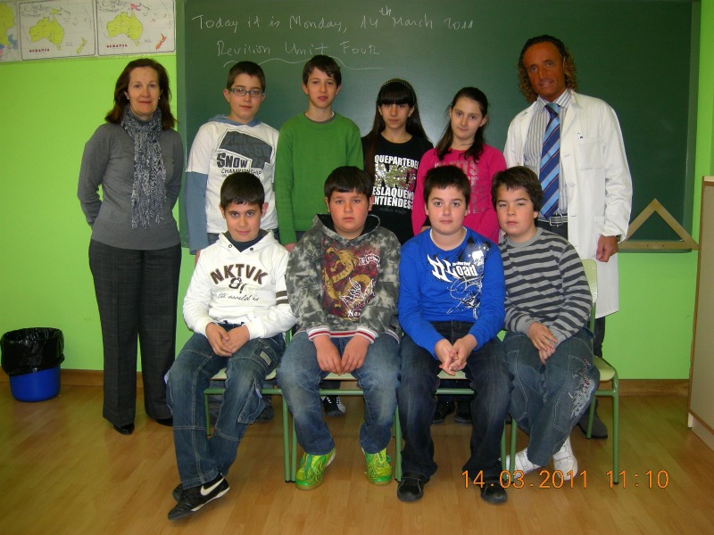 Profe Begoña\,Rubén\,Guillermo\,Noemí\,Nuria\,Teacher Edu\,Saúl\,Chema\,Óscar\,Rafa -Tutoría 4º\,5º y 6º Primaria ALMÁZCARA 2010-11     by Edu